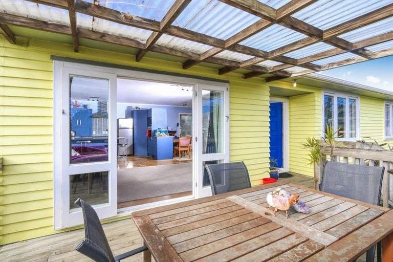 Photo of property in 22 Tomo Street, New Lynn, Auckland, 0600