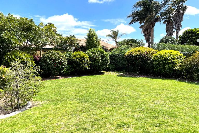 Photo of property in 14 Chippewa Place, Conifer Grove, Takanini, 2112