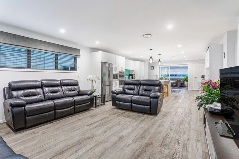 Photo of property in 171 Edmonton Road, Te Atatu South, Auckland, 0610