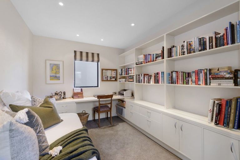 Photo of property in 23a Glendevere Terrace, Redcliffs, Christchurch, 8081