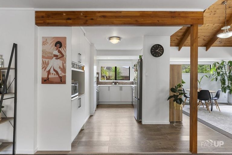 Photo of property in 50 Lagoon Way, West Harbour, Auckland, 0618