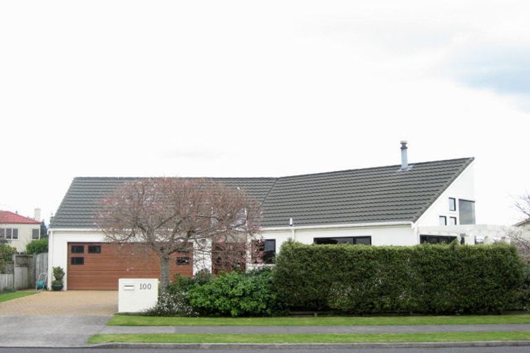 Photo of property in 100 Branch Road, Highlands Park, New Plymouth, 4312