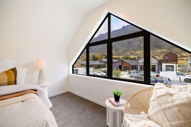 Photo of property in 5 Rowe Drive, Jacks Point, 9371
