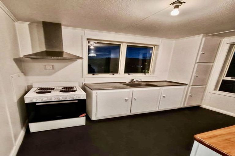 Photo of property in 11 Taupiri Crescent, Titahi Bay, Porirua, 5022