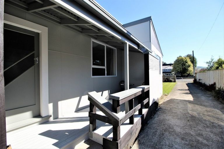 Photo of property in 12 Ross Street, Woodville, 4920