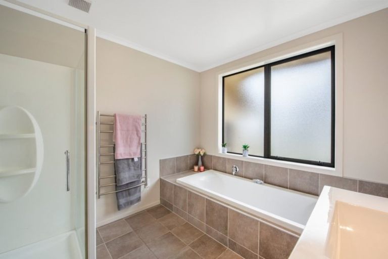 Photo of property in 48 Twickenham Place, Nawton, Hamilton, 3200