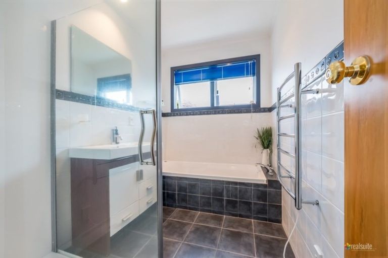 Photo of property in 15 Wilson Grove, Normandale, Lower Hutt, 5010