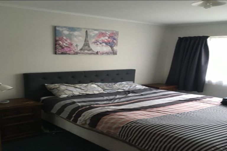 Photo of property in 62b Baylands Drive, Newlands, Wellington, 6037