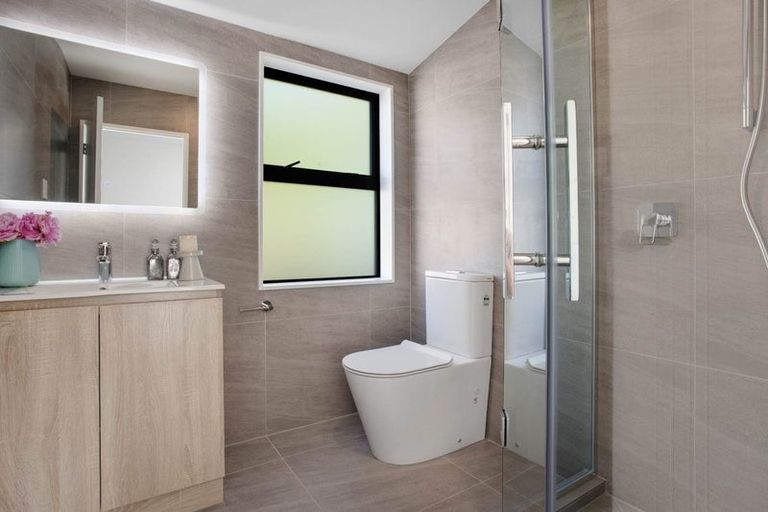 Photo of property in 1/129 Lancaster Road, Beach Haven, Auckland, 0626