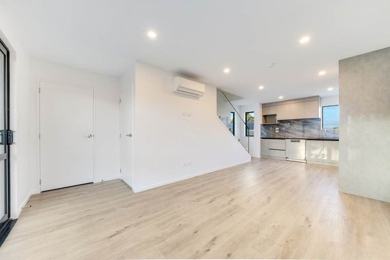 Photo of property in 137a Mahia Road, Wattle Downs, Auckland, 2103