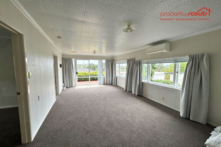 Photo of property in 1/12 Holiday Road, Stanmore Bay, Whangaparaoa, 0932