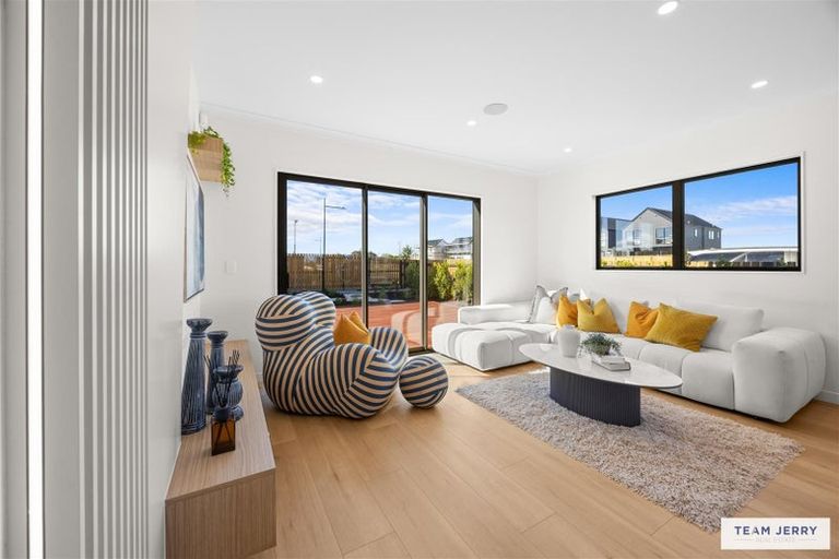 Photo of property in 37 Maungakaraka Road, Karaka, 2580