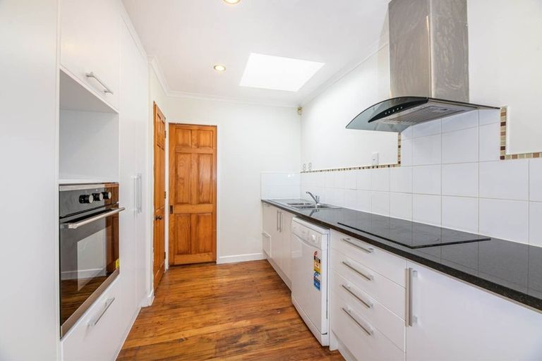 Photo of property in 36 Woodside Road, Massey, Auckland, 0614