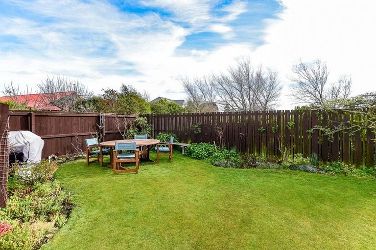 Photo of property in 2/19 Arkwright Place, Halswell, Christchurch, 8025