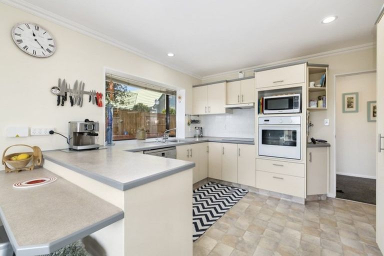 Photo of property in 11 Greenwood Place, Fitzherbert, Palmerston North, 4410