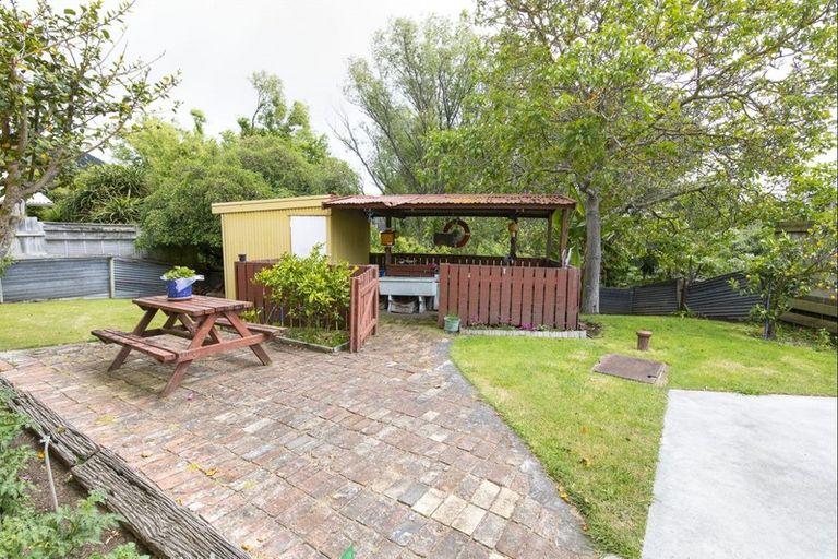 Photo of property in 5 Gillies Crescent, Waimarama, Havelock North, 4294