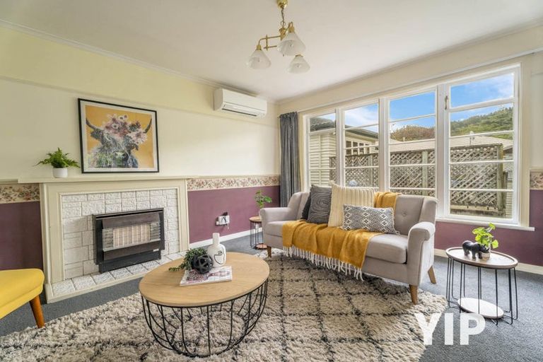 Photo of property in 6 Lyndhurst Road, Tawa, Wellington, 5028