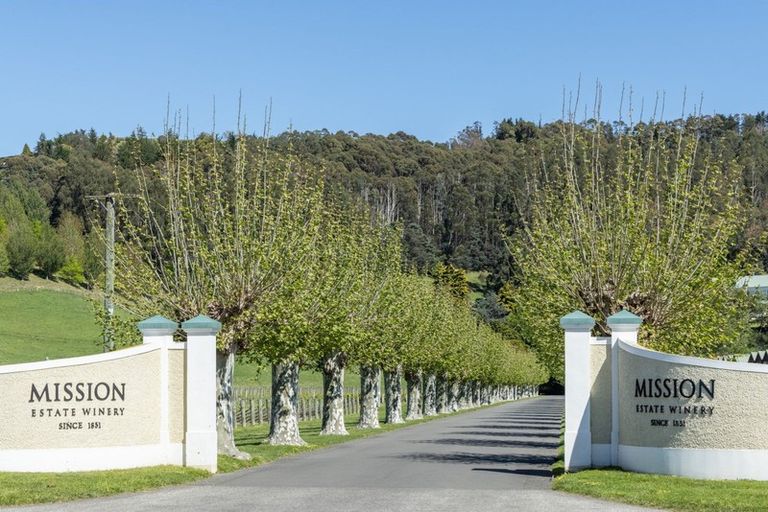 Photo of property in 89 Oak Road, Poraiti, Napier, 4112