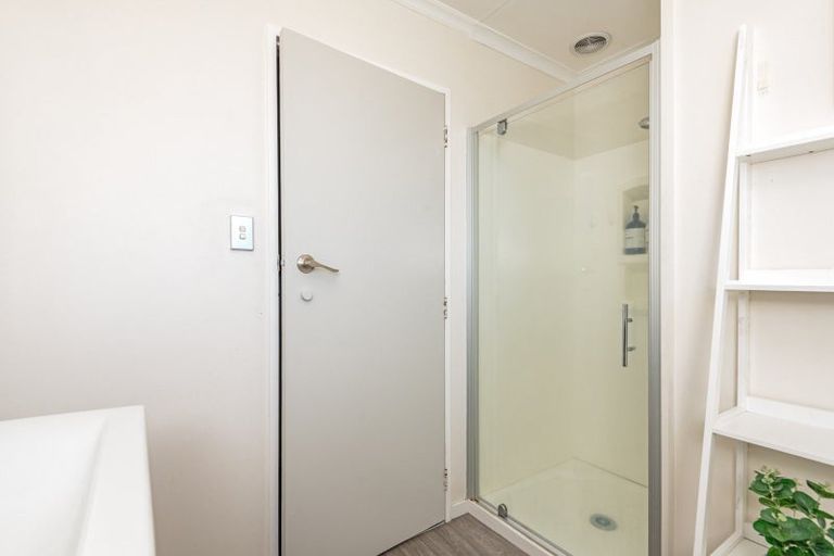 Photo of property in 12 Hillcrest Drive, Kelvin Grove, Palmerston North, 4414