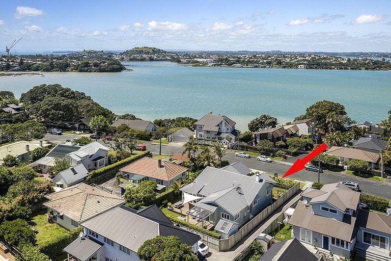 Photo of property in 56 Norwood Road, Bayswater, Auckland, 0622