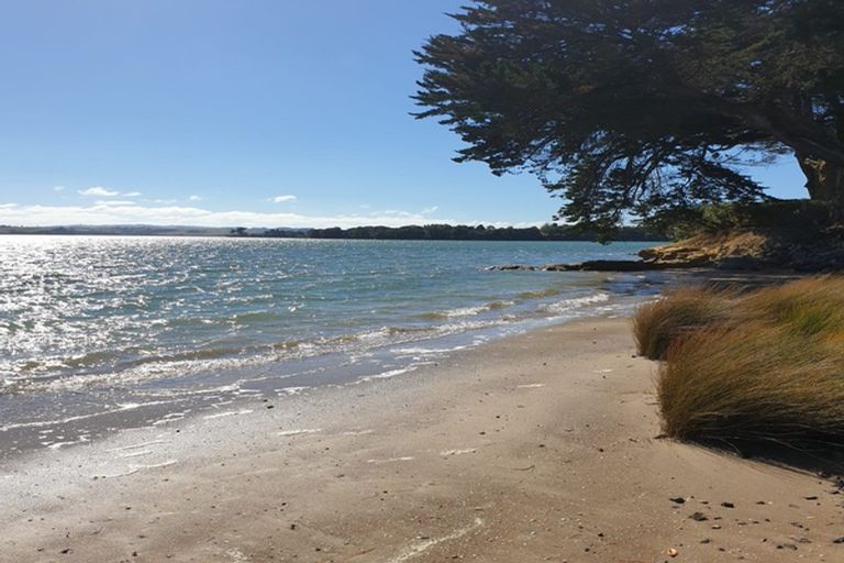 Photo of property in 96 Wharf Road, Clarks Beach, Pukekohe, 2679