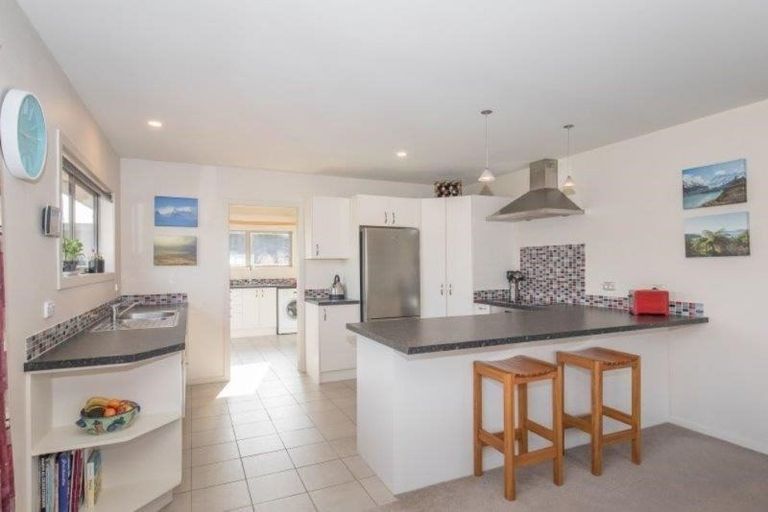 Photo of property in 2 Poppy Lane, Albert Town, Wanaka, 9305