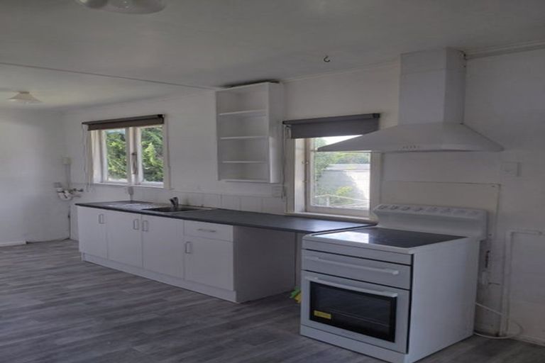 Photo of property in 1/12 Hinekohu Street, New Lynn, Auckland, 0600