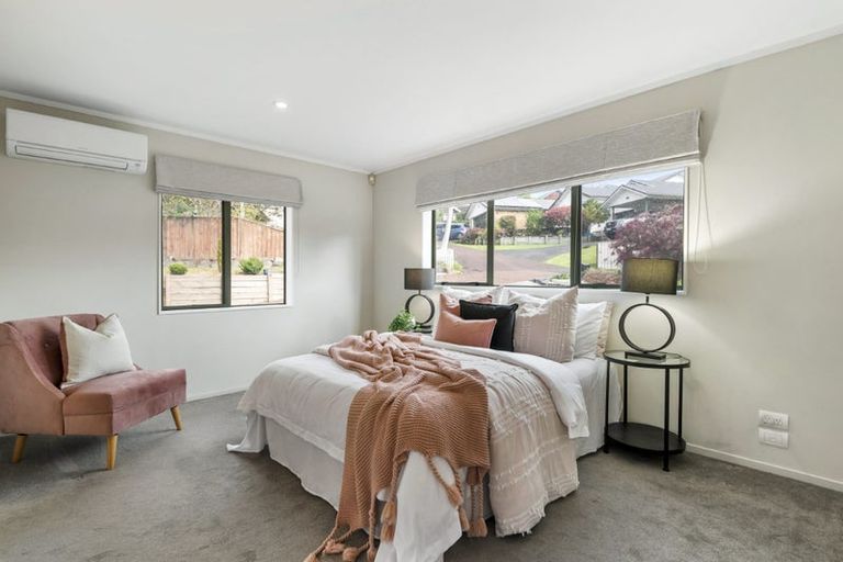 Photo of property in 43 Unsworth Drive, Unsworth Heights, Auckland, 0632