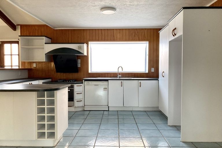 Photo of property in 2/89a Royal Road, Massey, Auckland, 0614