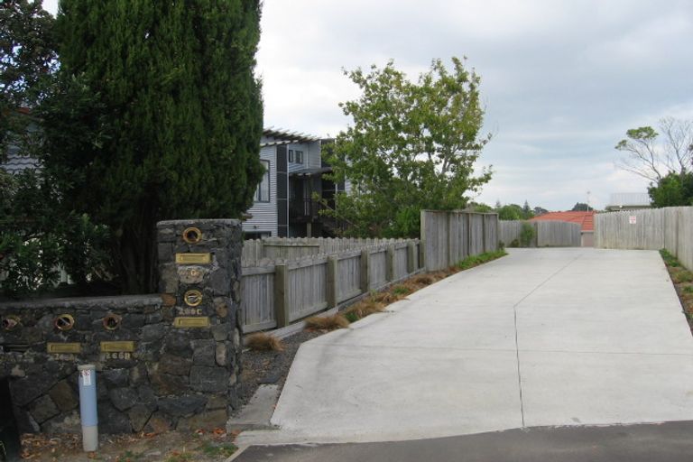 Photo of property in 2/270 Wairau Road, Glenfield, Auckland, 0627