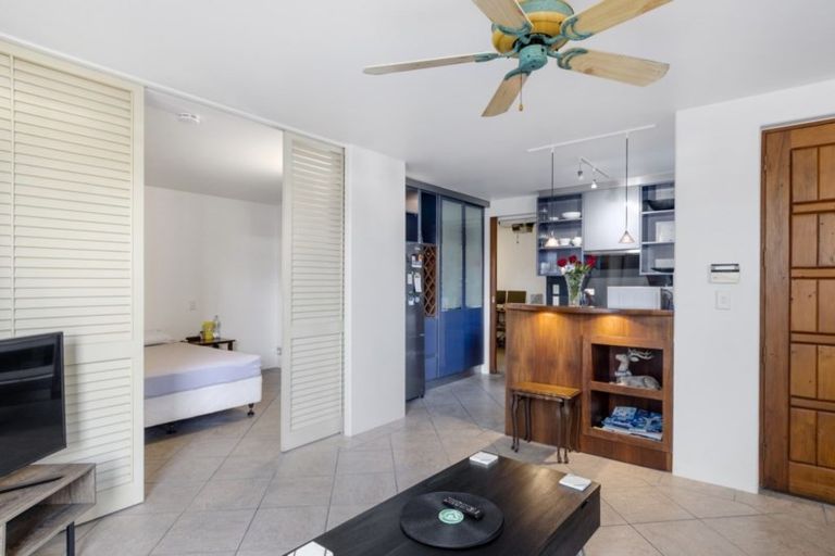 Photo of property in 1/60 Milford Road, Milford, Auckland, 0620