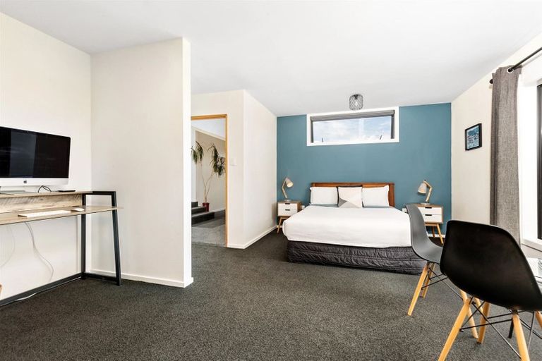 Photo of property in 17 Thorn Crescent, Fernhill, Queenstown, 9300