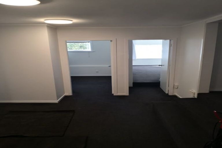 Photo of property in 6 Rixon Grove, Mount Victoria, Wellington, 6011