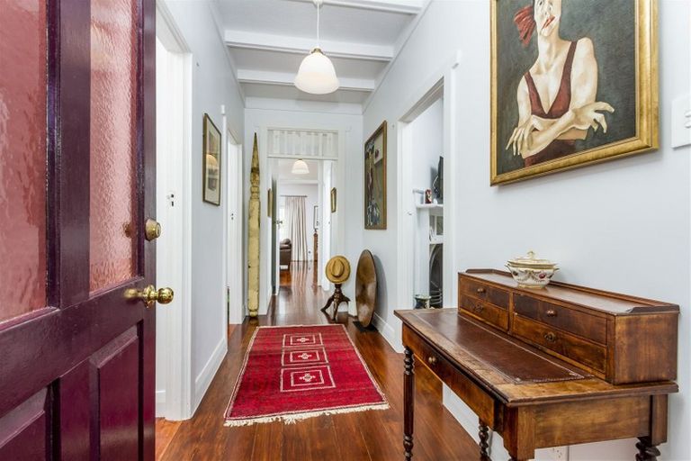 Photo of property in 18 William Bond Street, Stanley Point, Auckland, 0624