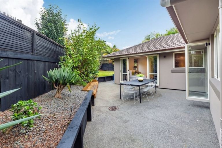 Photo of property in 8 Red Oak Place, Schnapper Rock, Auckland, 0632