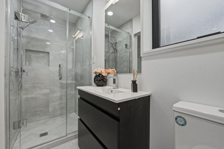 Photo of property in 16 Kirby Street, Glendene, Auckland, 0602