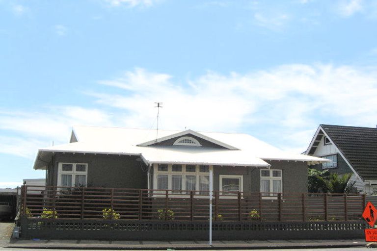 Photo of property in 244 Saint Aubyn Street, New Plymouth, 4310