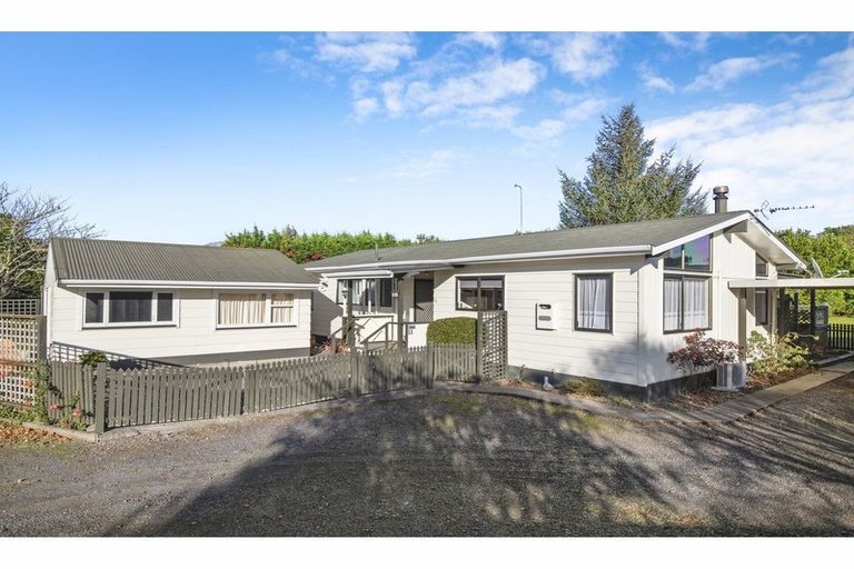 Photo of property in 11 Lina Place, Waiuku, 2123