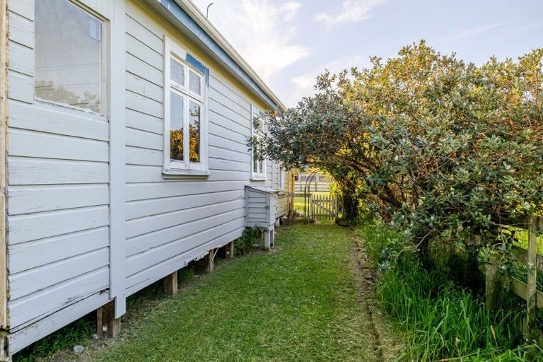 Photo of property in 17 Newman Road, Eketahuna, 4900
