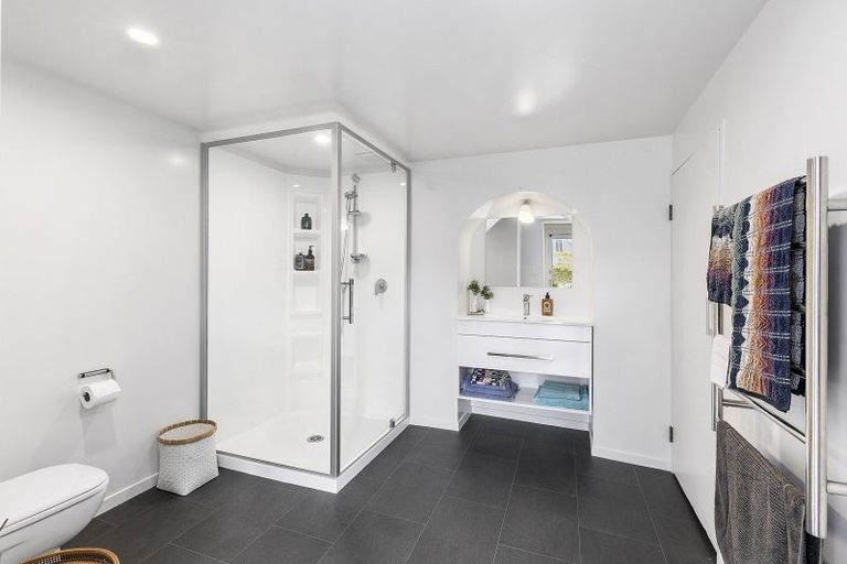 Photo of property in 69 Creswick Terrace, Northland, Wellington, 6012