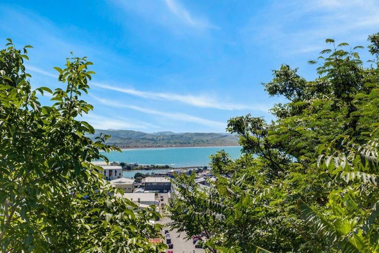 Photo of property in 1 Denholm Road, Hospital Hill, Napier, 4110