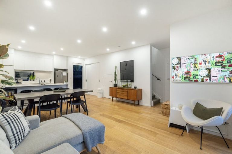 Photo of property in 10 Nga Tutu Place, Belmont, Auckland, 0622