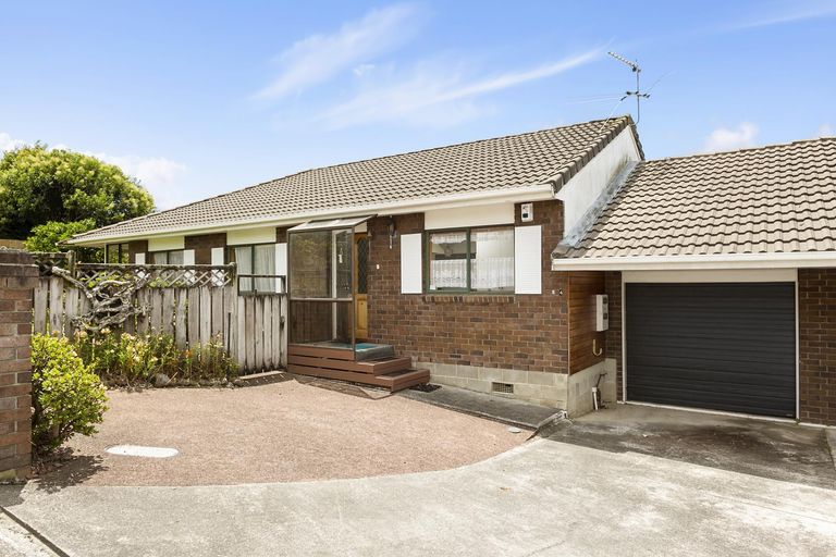 Photo of property in 2/4 Parker Avenue, New Lynn, Auckland, 0600