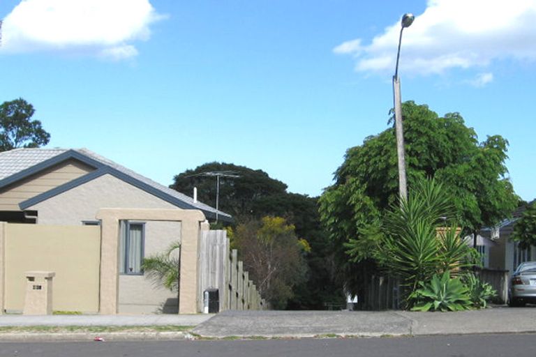 Photo of property in 24 Lagoon Way, West Harbour, Auckland, 0618