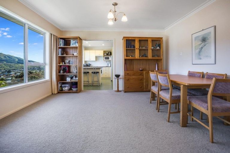 Photo of property in 2 Spicer Place, Tawa, Wellington, 5028