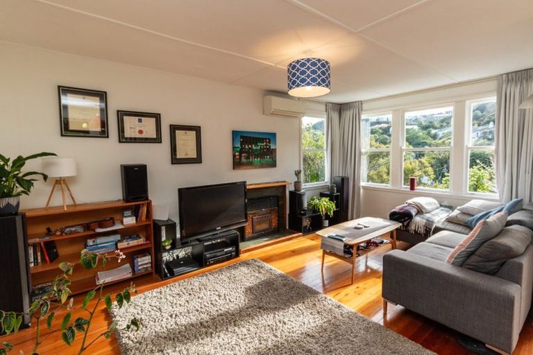 Photo of property in 6 Montgomery Avenue, Karori, Wellington, 6012