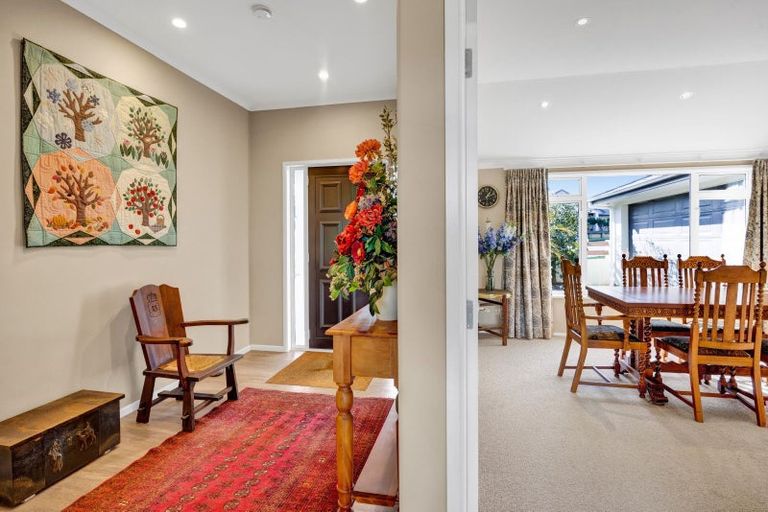 Photo of property in 15 Anderson Way, Highlands Park, New Plymouth, 4312