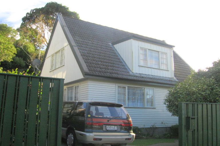 Photo of property in 12 Fyvie Avenue, Tawa, Wellington, 5028