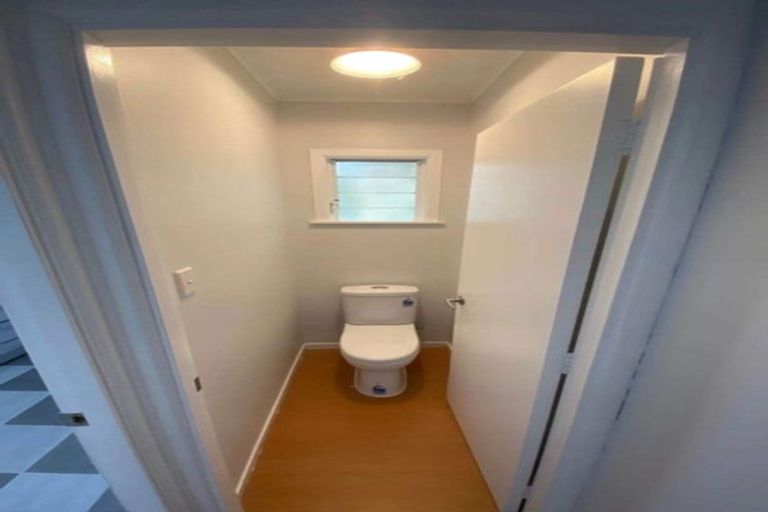 Photo of property in 77 Farquhar Road, Glendene, Auckland, 0602