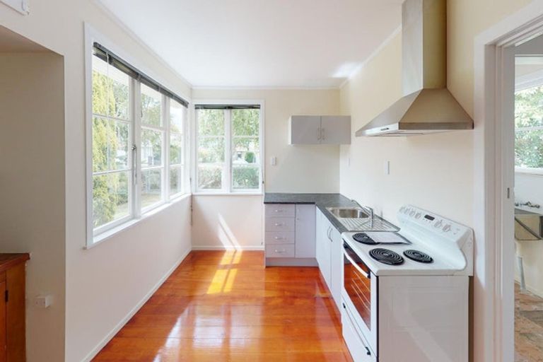 Photo of property in 643 Featherston Street, Roslyn, Palmerston North, 4414